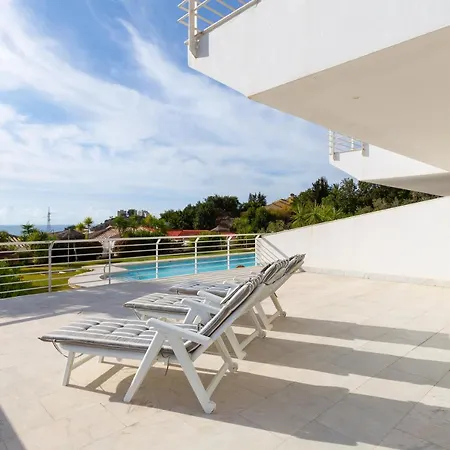 With A Sunny Terrace דירה בנאלמדנה