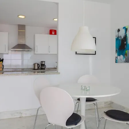 דירה With A Sunny Terrace
