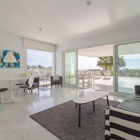 דירה With A Sunny Terrace בנאלמדנה
