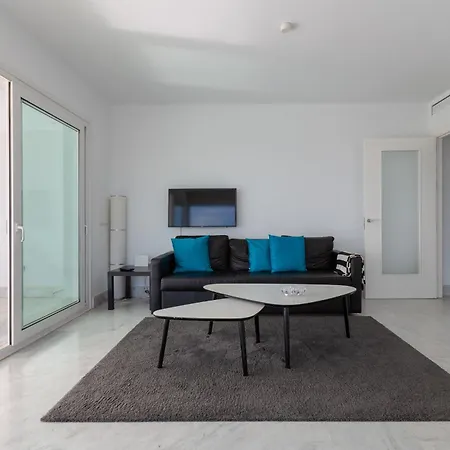 With A Sunny Terrace Appartamento Benalmádena