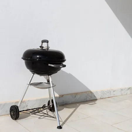 Appartamento With A Sunny Terrace